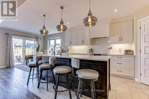 402 Larry Street, Central Elgin, ON - Indoor Photo Showing Kitchen With Upgraded Kitchen