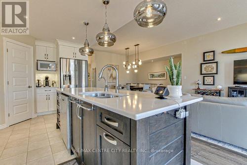 402 Larry Street, Central Elgin, ON - Indoor Photo Showing Kitchen With Double Sink With Upgraded Kitchen