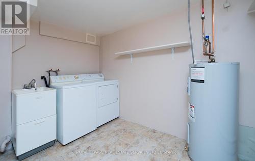 21 Winlock Park, Toronto, ON - Indoor Photo Showing Laundry Room