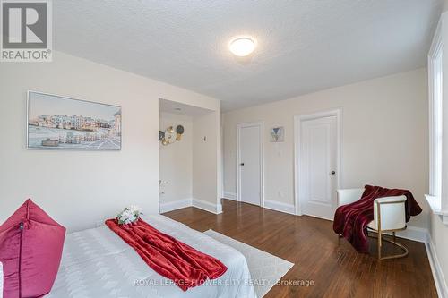 200 - 480 Oriole Parkway, Toronto, ON - Indoor Photo Showing Bedroom
