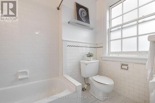 200 - 480 Oriole Parkway, Toronto, ON - Indoor Photo Showing Bathroom