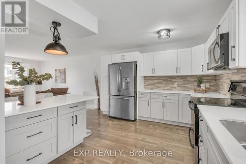 29 Arthur Mark Drive, Port Hope, ON - Indoor Photo Showing Kitchen With Upgraded Kitchen