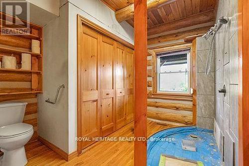 10 Cedar Glen Road, Kawartha Lakes, ON - Indoor Photo Showing Bathroom