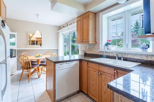 1179 Sixth Line, Oakville, ON - Indoor Photo Showing Kitchen With Double Sink