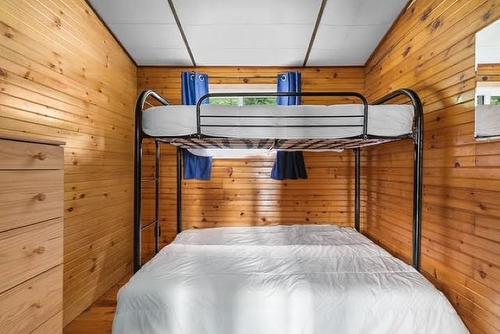 Chambre Ã Â coucher - 92 Ch. Du Lac-De-La-Ferme, Otter Lake, QC - Indoor Photo Showing Bedroom