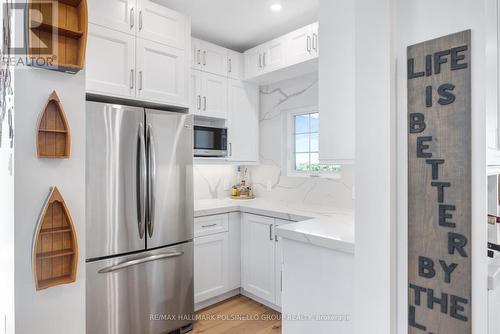 527 Lake Drive E, Georgina, ON - Indoor Photo Showing Kitchen With Upgraded Kitchen