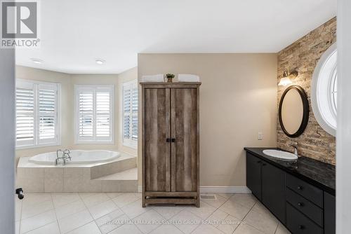 527 Lake Drive E, Georgina, ON - Indoor Photo Showing Bathroom