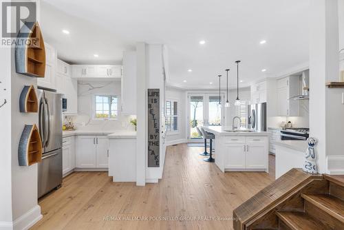 527 Lake Drive E, Georgina, ON - Indoor Photo Showing Kitchen With Upgraded Kitchen