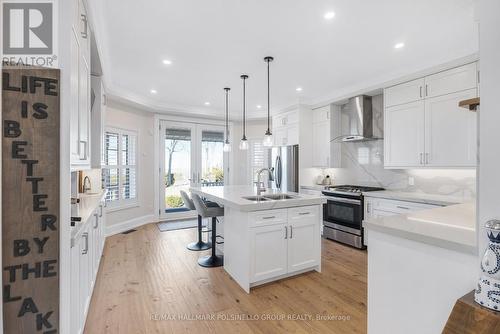 527 Lake Drive E, Georgina, ON - Indoor Photo Showing Kitchen With Upgraded Kitchen