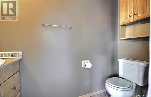 24 2338 Assiniboine Avenue, Regina, SK - Indoor Photo Showing Bathroom
