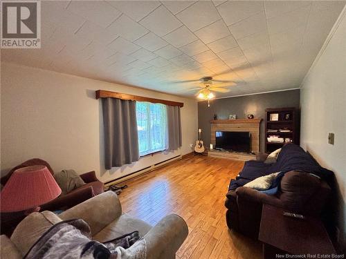 120 Hospital Street, Bath, NB - Indoor Photo Showing Living Room