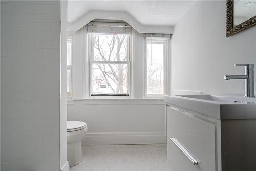 Third Floor - 169 Delaware Avenue, Hamilton, ON - Indoor Photo Showing Bathroom