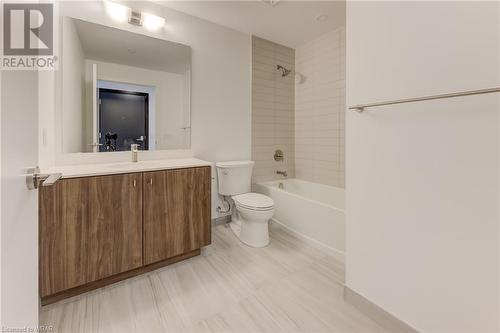 15 Wellington Street Unit# 2108, Kitchener, ON - Indoor Photo Showing Bathroom