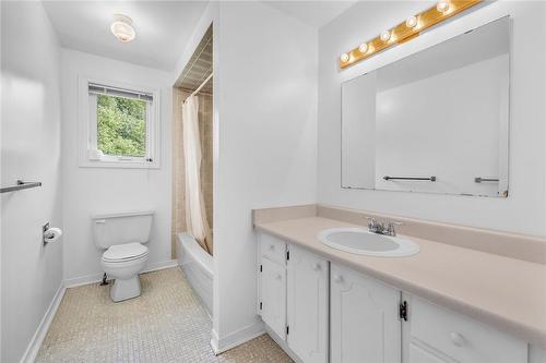 287 Cornwallis Road, Ancaster, ON - Indoor Photo Showing Bathroom