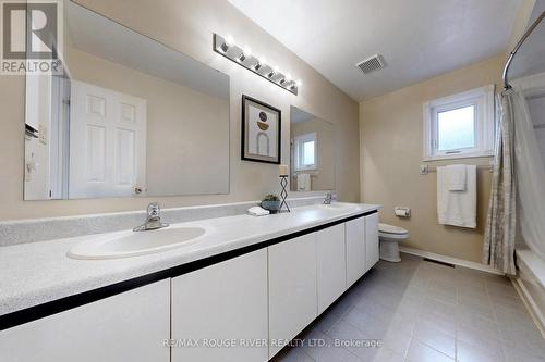 1235 Windsor Hill Boulevard, Mississauga, ON - Indoor Photo Showing Bathroom