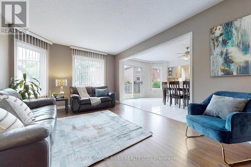 1235 Windsor Hill Boulevard, Mississauga, ON - Indoor Photo Showing Living Room