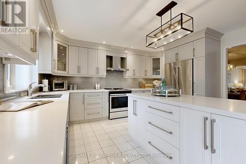 1235 Windsor Hill Boulevard, Mississauga, ON - Indoor Photo Showing Kitchen With Stainless Steel Kitchen With Double Sink With Upgraded Kitchen