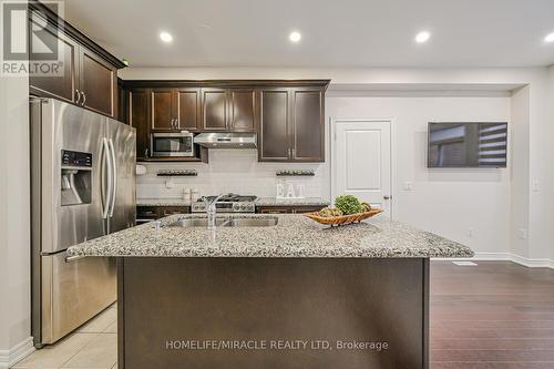 10 Kempsford Crescent, Brampton, ON - Indoor Photo Showing Kitchen With Double Sink With Upgraded Kitchen