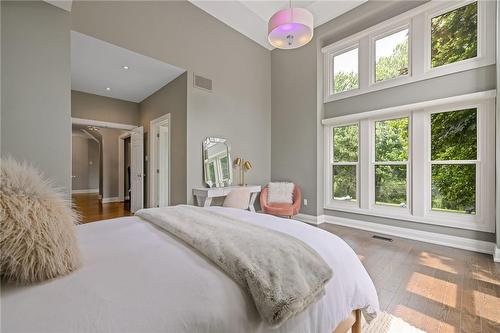 2057 Country Club Drive, Burlington, ON - Indoor Photo Showing Bedroom