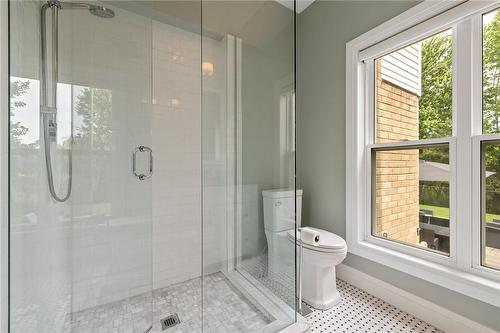 2057 Country Club Drive, Burlington, ON - Indoor Photo Showing Bathroom