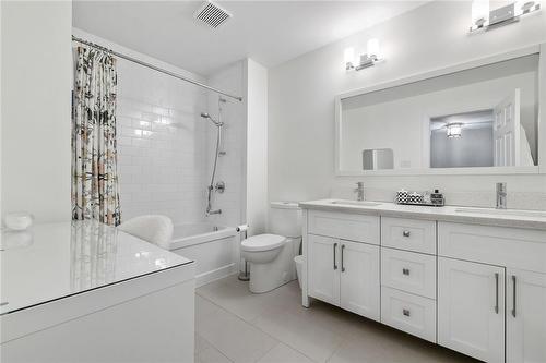 2057 Country Club Drive, Burlington, ON - Indoor Photo Showing Bathroom