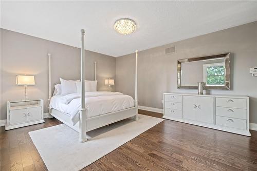 2057 Country Club Drive, Burlington, ON - Indoor Photo Showing Bedroom