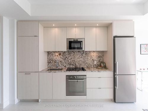 4306-30 Inn On The Park Dr, Toronto, ON - Indoor Photo Showing Kitchen With Stainless Steel Kitchen With Upgraded Kitchen