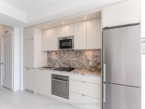 4306-30 Inn On The Park Dr, Toronto, ON - Indoor Photo Showing Kitchen With Stainless Steel Kitchen With Upgraded Kitchen