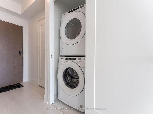 4306-30 Inn On The Park Dr, Toronto, ON - Indoor Photo Showing Laundry Room