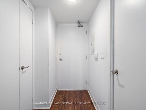 1214-155 Legion Rd N, Toronto, ON - Indoor Photo Showing Other Room