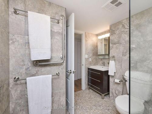 406-200 Broadway, Orangeville, ON - Indoor Photo Showing Bathroom
