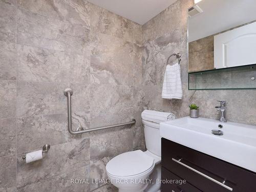 406-200 Broadway, Orangeville, ON - Indoor Photo Showing Bathroom