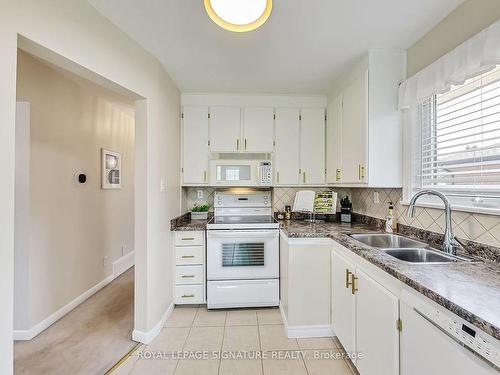 1258 Canvey Cres, Mississauga, ON - Indoor Photo Showing Kitchen With Double Sink