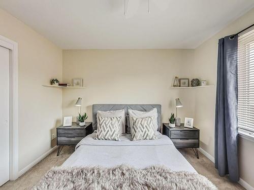 1258 Canvey Cres, Mississauga, ON - Indoor Photo Showing Bedroom