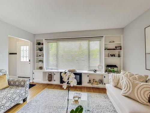 1258 Canvey Cres, Mississauga, ON - Indoor Photo Showing Living Room