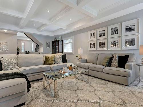 43 Turi Dr, Hamilton, ON - Indoor Photo Showing Living Room