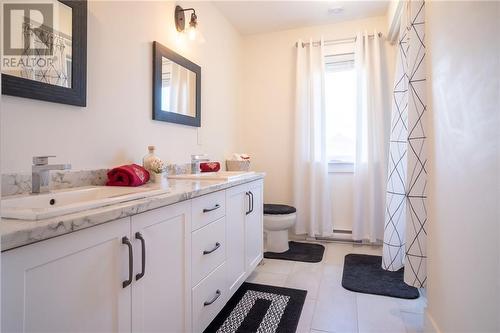 36 Venetian Drive, Riverview, NB - Indoor Photo Showing Bathroom