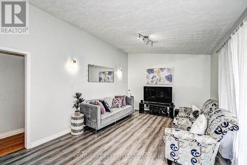 43 Alexander Avenue, Cambridge, ON - Indoor Photo Showing Living Room