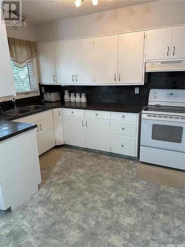 3170 Rutland Avenue, Gull Lake, SK - Indoor Photo Showing Kitchen With Double Sink