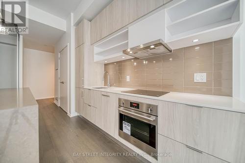 1002 - 5 Soudan Avenue, Toronto, ON - Indoor Photo Showing Kitchen With Upgraded Kitchen