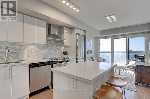 1611 - 58 Orchard View Boulevard, Toronto, ON - Indoor Photo Showing Kitchen With Upgraded Kitchen