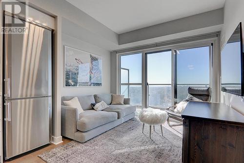 1611 - 58 Orchard View Boulevard, Toronto, ON - Indoor Photo Showing Living Room