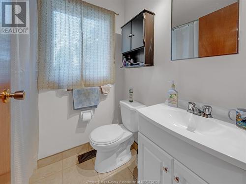 40-94 Camelot, Leamington, ON - Indoor Photo Showing Bathroom