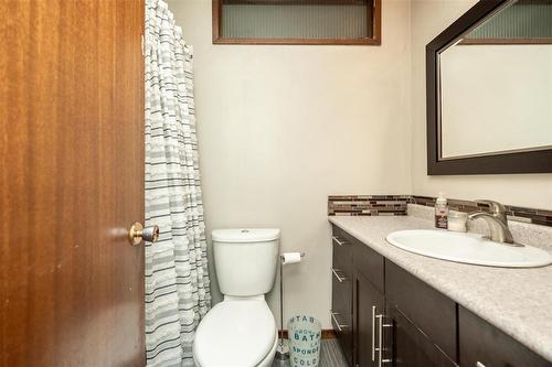 107 Woodgreen Place, Winnipeg, MB - Indoor Photo Showing Bathroom
