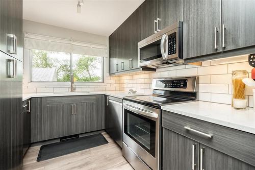 107 Woodgreen Place, Winnipeg, MB - Indoor Photo Showing Kitchen