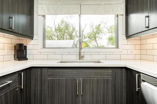 107 Woodgreen Place, Winnipeg, MB - Indoor Photo Showing Kitchen