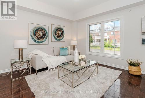 173 Verdi Road, Richmond Hill, ON - Indoor Photo Showing Living Room