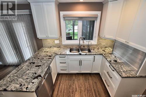 3354 Mountbatten Street, Saskatoon, SK - Indoor Photo Showing Kitchen With Double Sink