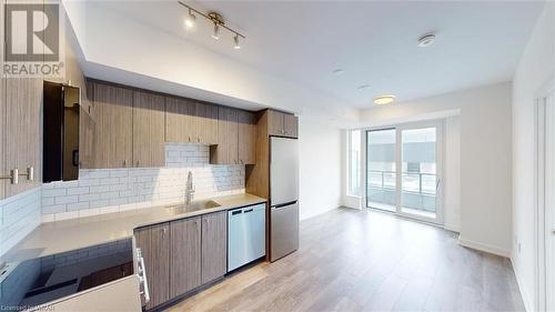 15 Wellington Street Unit# 2101, Kitchener, ON - Indoor Photo Showing Kitchen