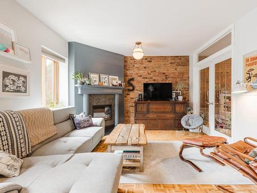 Salon - 1775 Rue St-André, Montréal (Ville-Marie), QC - Indoor Photo Showing Living Room With Fireplace